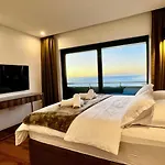 Beautiful Palazzo Blue - אופטיה